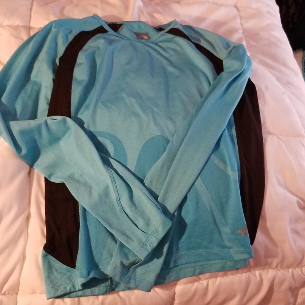 North face dri fit shirt size medium